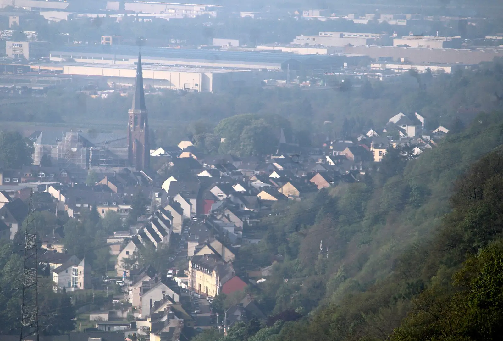 Blick vom Markusberg zur Kirche St. Helena im Trierer Stadtteil Euren